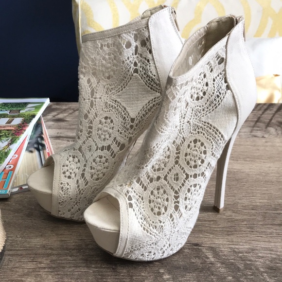 ShoeDazzle Shoes - Cream Lace Peeptoe Booties
